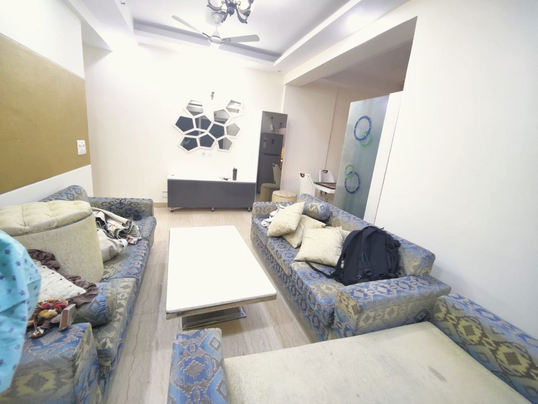 4 BHK + Servant Room,Extra Room Apartment For Rent in Mahagun Moderne