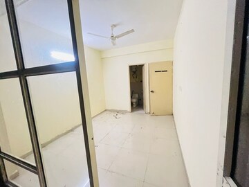 Room in 2 BHK Apartment at Pyramid Elite, Sector 86 – for Rent