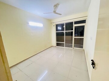 Room in 2 BHK Apartment at Pyramid Elite, Sector 86 – for Rent