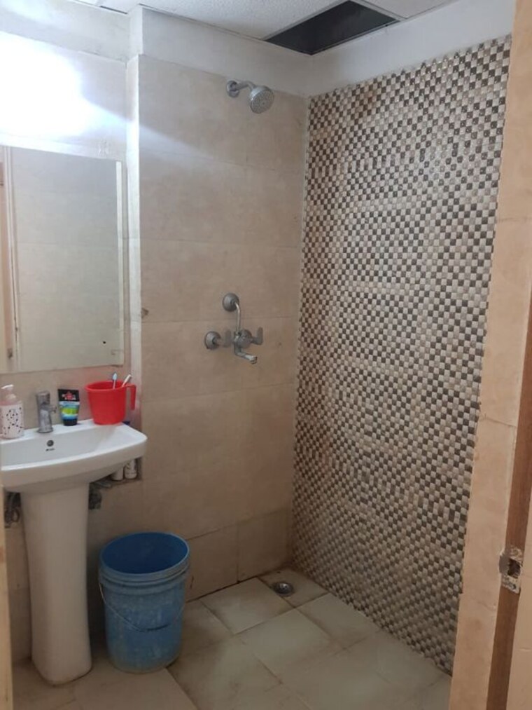 Bathroom, rg-luxury-homes 3.5 Bedroom 1661 Sq.Ft. Apartment In Sector 16b Greater Noida Greater Noida 9939834