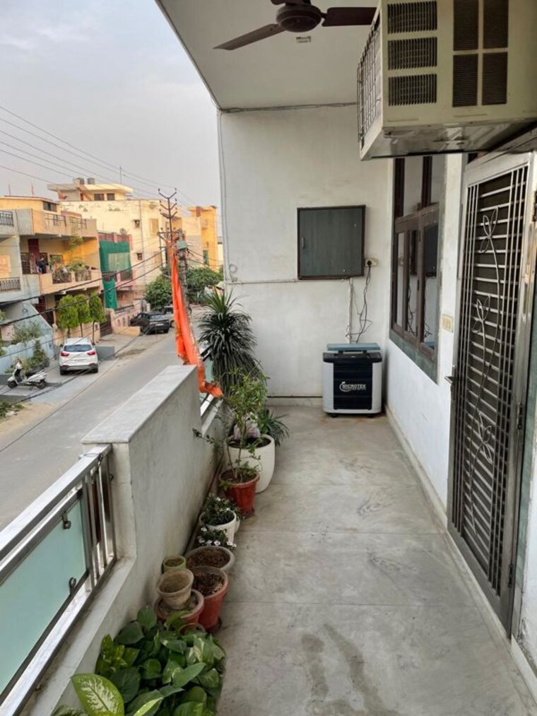Balcony, nehru nagar ii 3 Bedroom 216 Sq.Yd. Builder Floor In Nehru Nagar ii Ghaziabad 9939835