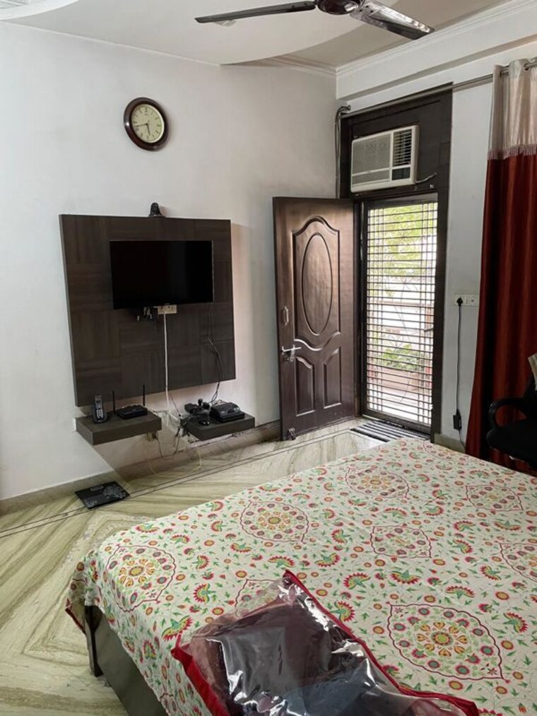 Bedroom, nehru nagar ii 3 Bedroom 216 Sq.Yd. Builder Floor In Nehru Nagar ii Ghaziabad 9939835
