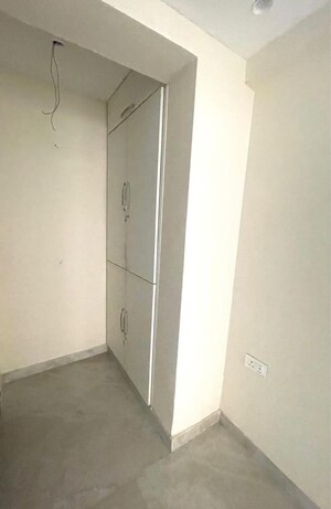 Room in 4 BHK Apartment at Jagatpura – for Rent