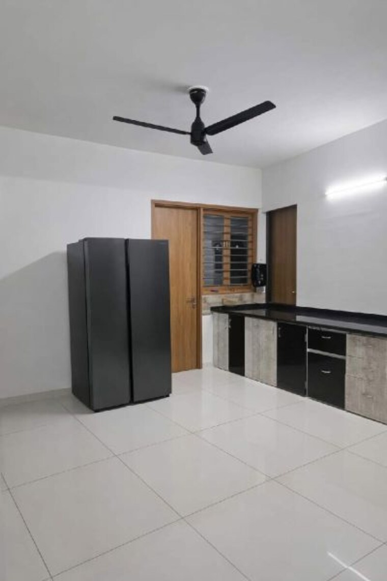 Room, zundal 3 Bedroom 1900 Sq.Ft. Apartment In Zundal Ahmedabad 9939889