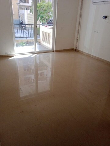 Room in 3.5 BHK Apartment at Emaar Emerald Floors Premier, Sector 65 – for Rent