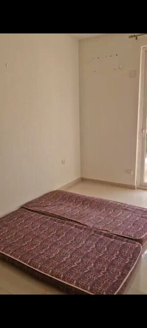 Room in 3 BHK Apartment at Sector 66-A – for Rent
