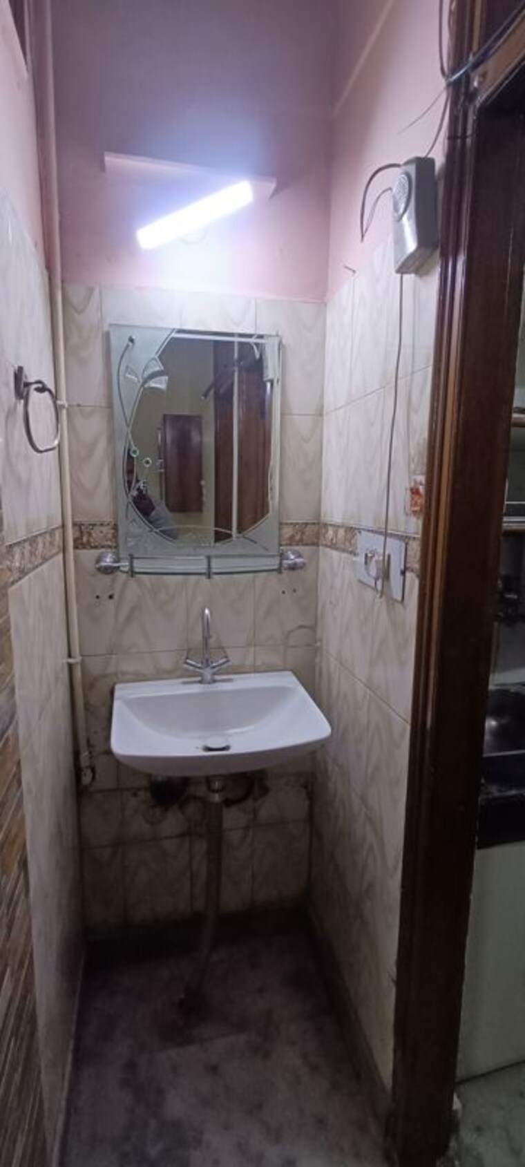 Bathroom, rohini sector 8 1 Bedroom 750 Sq.Ft. Builder Floor In Rohini Sector 8 Delhi 9939946