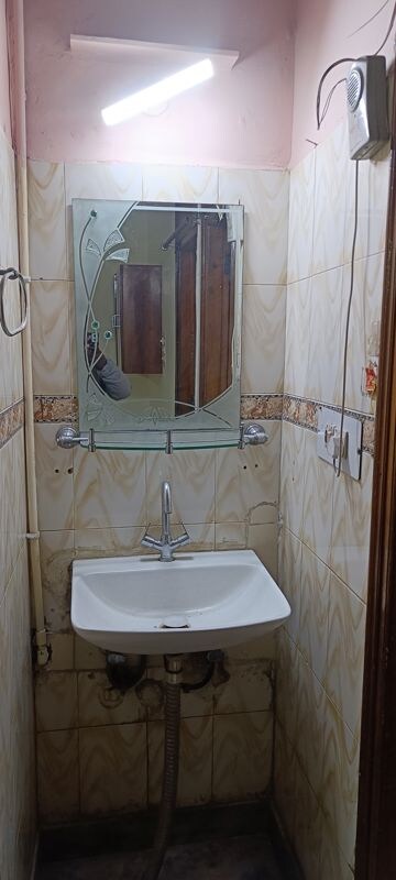 Bathroom in 1 BHK Builder Floor at Rohini Sector 8 – for Rent