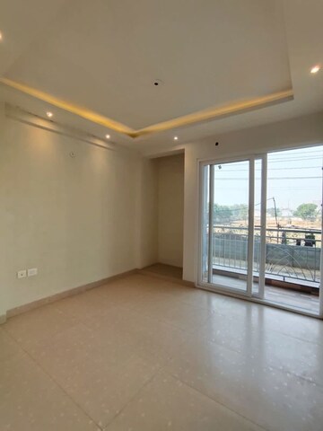 Room in 2.5 BHK Apartment at Migsun Twiinz, Eta Ii Greater Noida – for Sale