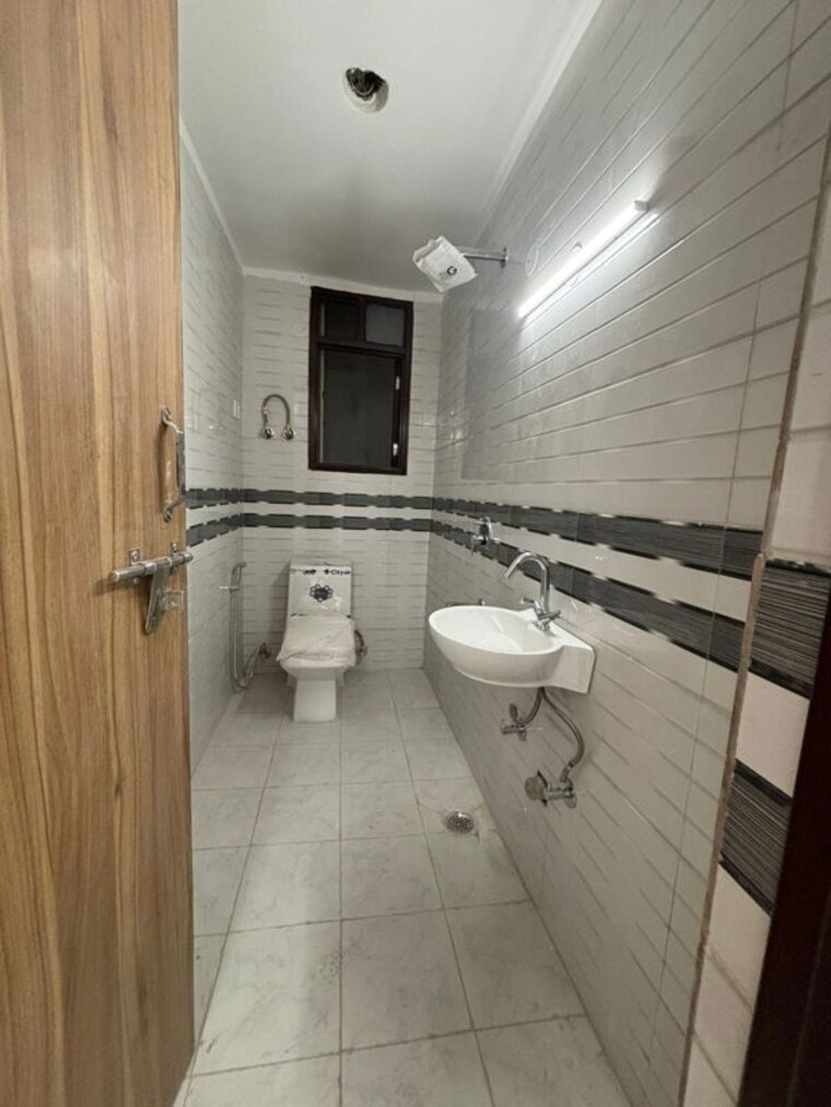 Bathroom, saket 1 Bedroom 750 Sq.Ft. Builder Floor In Saket Delhi 9939966