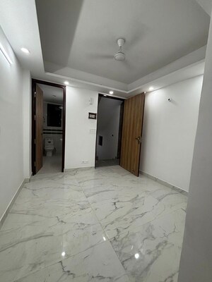 Room in 1 BHK Builder Floor at Saket – for Rent