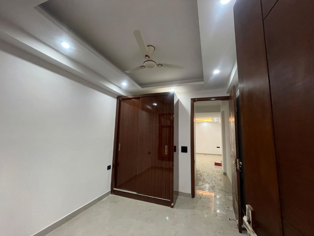 1 BHK + Extra Room Builder Floor For Rent in Saket