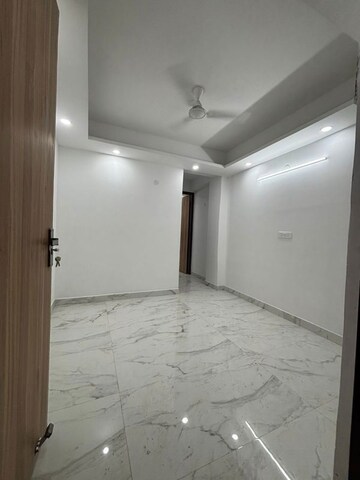 Room in 1 BHK Builder Floor at Saket – for Rent