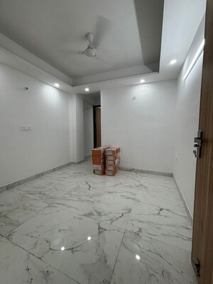 Room in 1 BHK Builder Floor at Saket – for Rent