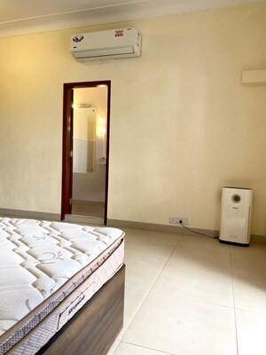 Room in 3 BHK Apartment at Dunkeld Apartment, Malabar Hill – for Rent