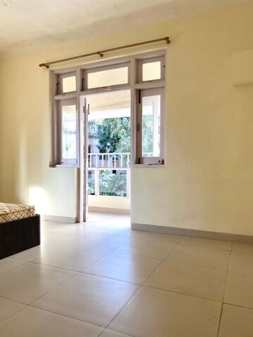 Room in 3 BHK Apartment at Dunkeld Apartment, Malabar Hill – for Rent