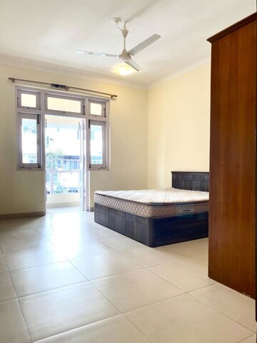Room in 3 BHK Apartment at Dunkeld Apartment, Malabar Hill – for Rent