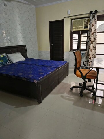 1 RK Builder Floor For Rent in Sector 23