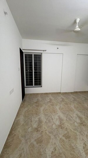 Room in 4 BHK Apartment at Sai Colony – for Rent