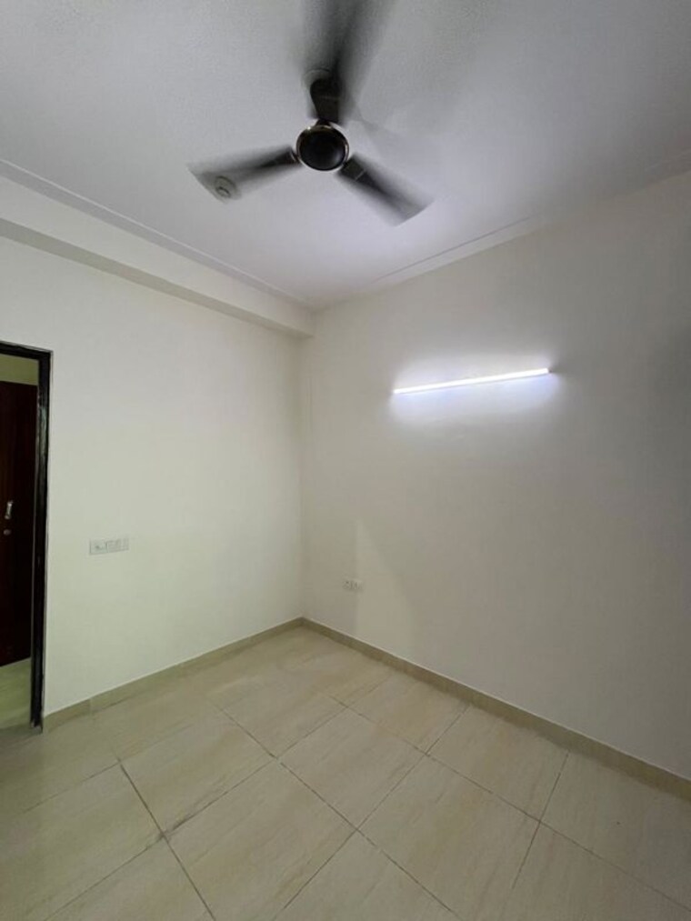 Room, migsun-vilaasa 2 Bedroom 860 Sq.Ft. Apartment In Eta Ii Greater Noida Greater Noida 9939988