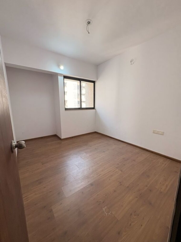 Room, lodha-lakeshore-greens 2.5 Bedroom 830 Sq.Ft. Apartment In Hedutane Thane 9939989
