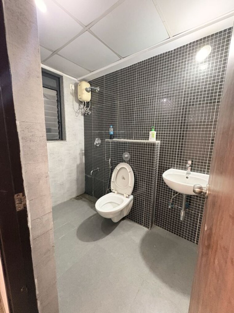 Bathroom, lodha-lakeshore-greens 2.5 Bedroom 830 Sq.Ft. Apartment In Hedutane Thane 9939989