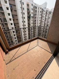 2.5 BHK + Pooja Room,Servant Room Apartment For Rent in Lodha Lakeshore Greens