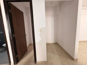 Room in 2.5 BHK Apartment at Lodha Lakeshore Greens, Hedutane – for Rent