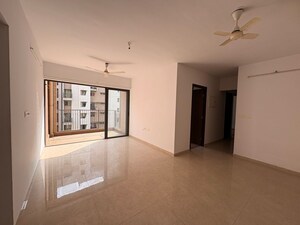 Room in 2.5 BHK Apartment at Lodha Lakeshore Greens, Hedutane – for Rent