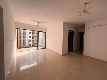 Room in 2.5 BHK Apartment at Lodha Lakeshore Greens, Hedutane – for Rent