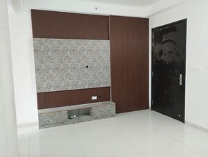 Room in 3 BHK Apartment at Rajapushpa Provincia, Narsingi – for Rent