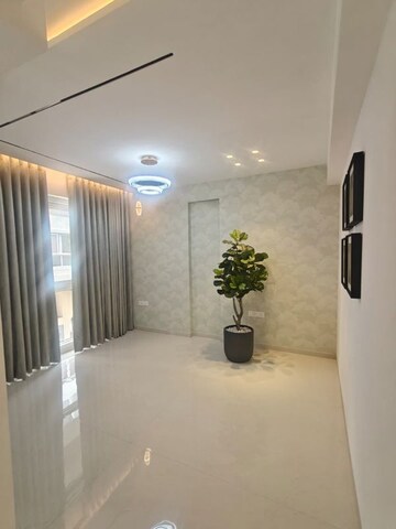 Room in 4 BHK Apartment at Senapati Bapat Road – for Sale