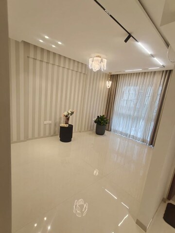 Room in 4 BHK Apartment at Senapati Bapat Road – for Sale