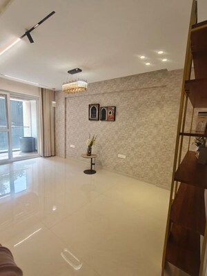 Room in 4 BHK Apartment at Senapati Bapat Road – for Sale
