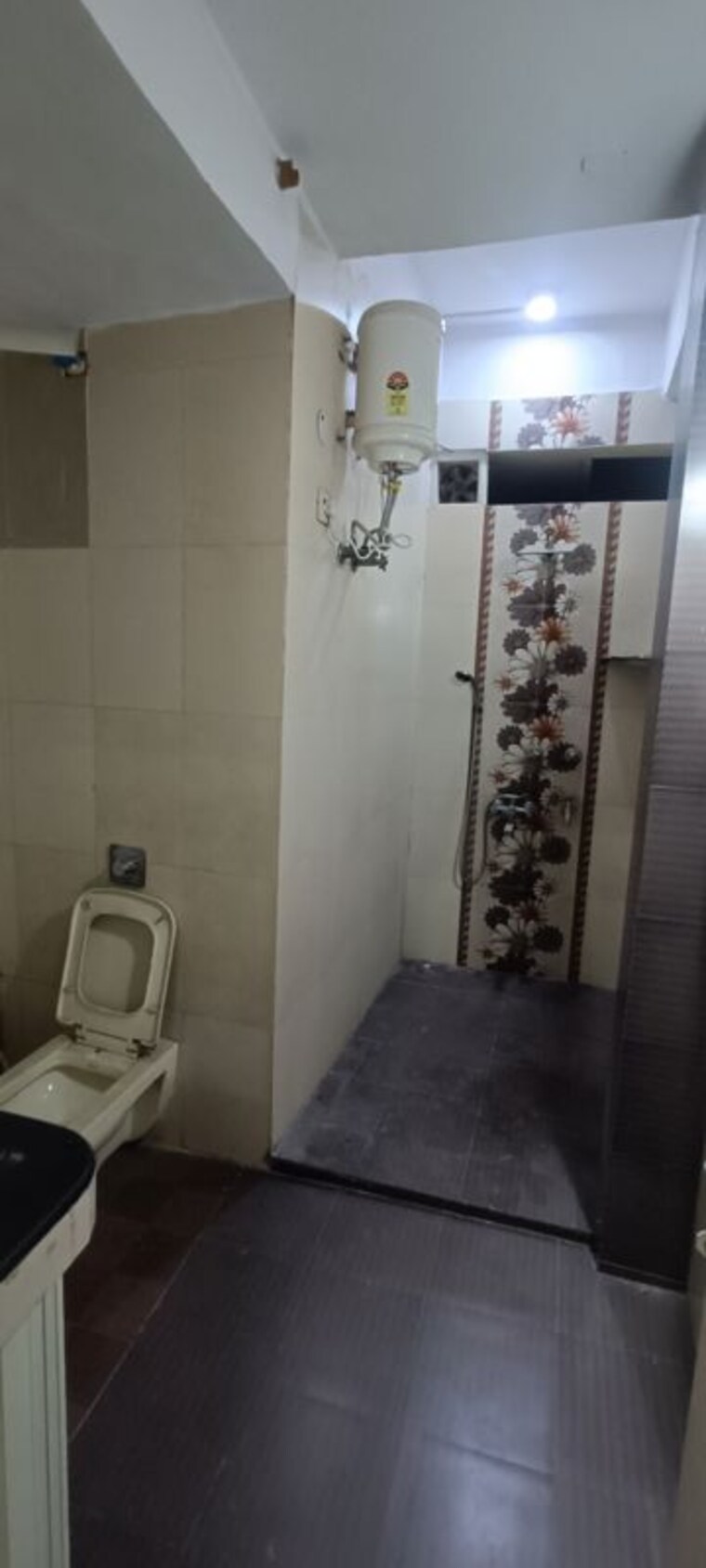 Bathroom, rohini sector 8 3 Bedroom 1200 Sq.Ft. Builder Floor In Rohini Sector 8 Delhi 9939994