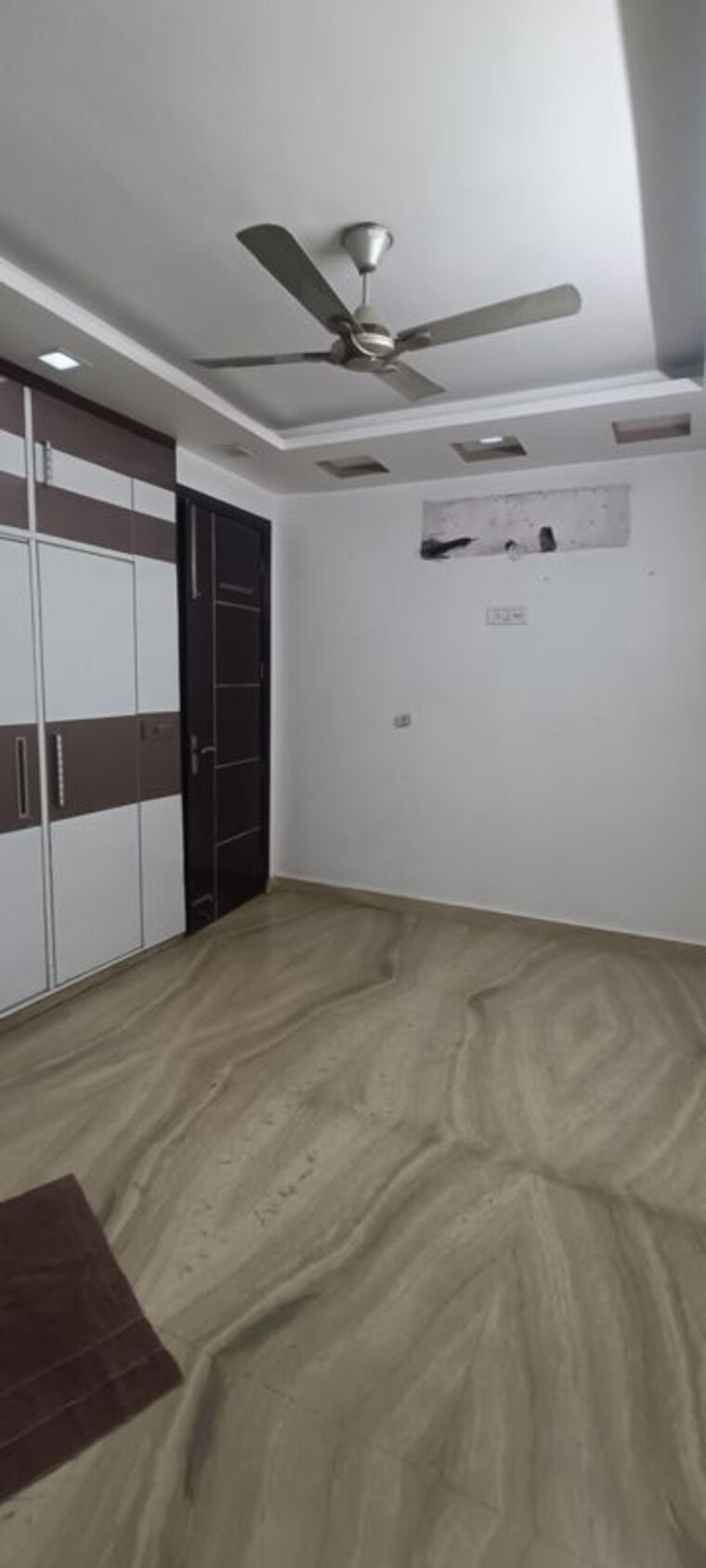 Room, rohini sector 8 3 Bedroom 1200 Sq.Ft. Builder Floor In Rohini Sector 8 Delhi 9939994