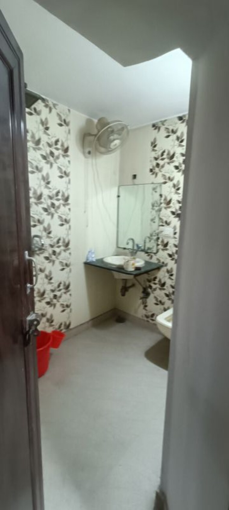 Bathroom, rohini sector 8 3 Bedroom 1200 Sq.Ft. Builder Floor In Rohini Sector 8 Delhi 9939994