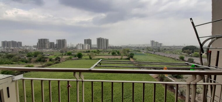 Garden, bptp-discovery-park 3 Bedroom 1858 Sq.Ft. Apartment In Sector 80 Faridabad 9939964