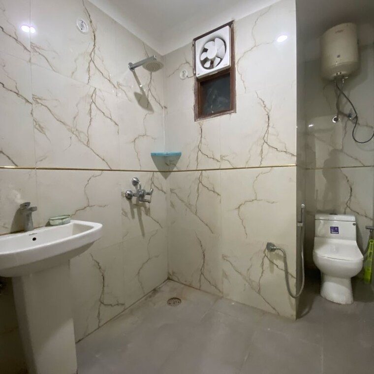 Bathroom, chattarpur 2 Bedroom 850 Sq.Ft. Builder Floor In Chattarpur Delhi 9940006