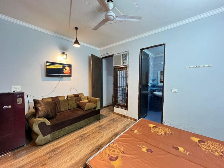 Bedroom, saket 1 RK 500 Sq.Ft. Builder Floor In Saket Delhi 9940010