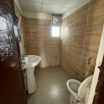 Bathroom in 4 BHK Apartment at Ajnara Homes Phase 2, Sector 16 Greater Noida – for Rent