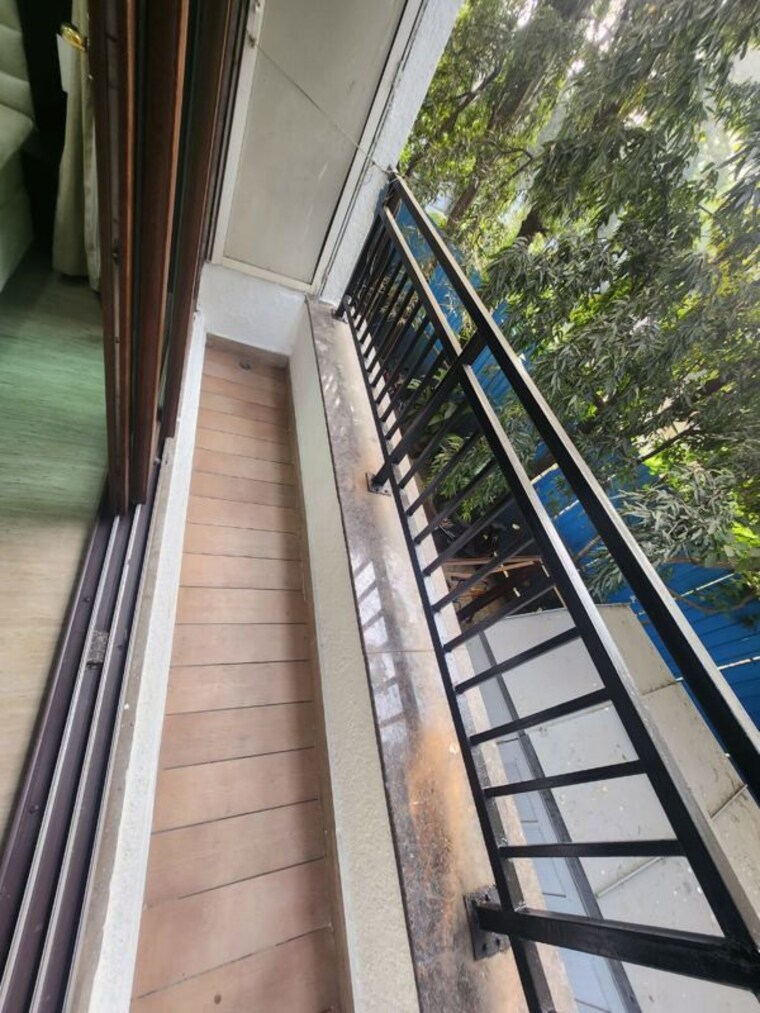 Balcony, east-street 2 Bedroom 800 Sq.Ft. Apartment In Santacruz East Mumbai 9940052