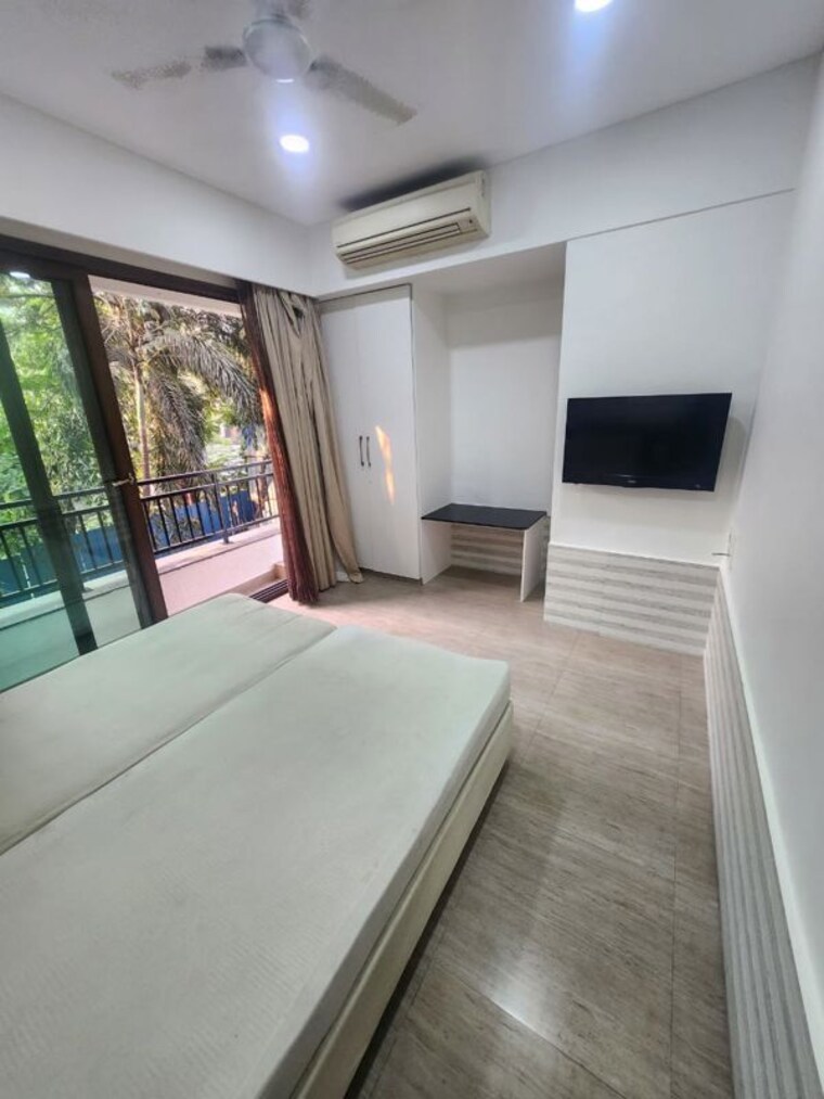 Balcony, east-street 2 Bedroom 800 Sq.Ft. Apartment In Santacruz East Mumbai 9940052