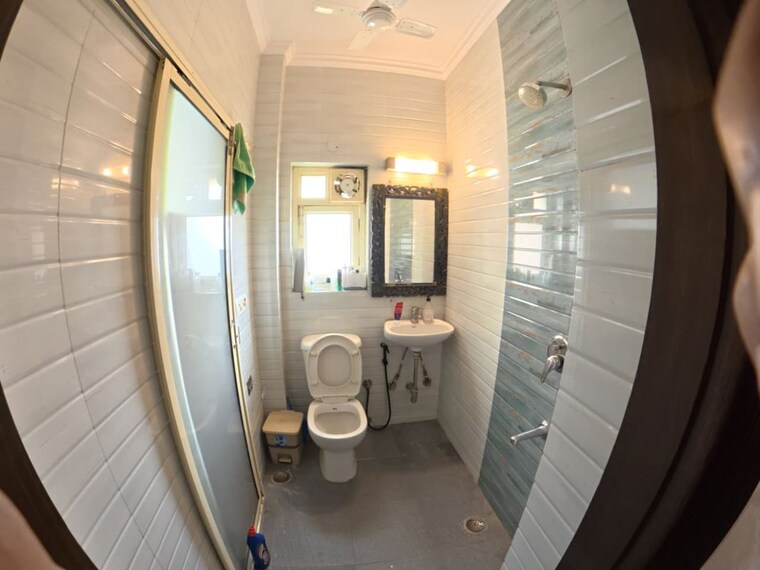 Bathroom, masjid moth 3 Bedroom 1560 Sq.Ft. Builder Floor In Masjid Moth Delhi 9940056