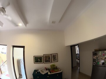 Furnished Amenities in 3 BHK Builder Floor at Masjid Moth – for Sale