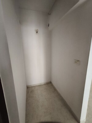 Room in 1.5 BHK Apartment at Lodha Lakeshore Greens, Dombivli East – for Rent