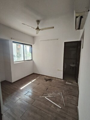 Room in 1.5 BHK Apartment at Lodha Lakeshore Greens, Dombivli East – for Rent