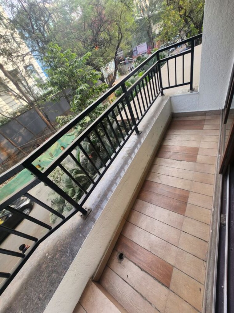 Balcony, east-street 2 Bedroom 800 Sq.Ft. Apartment In Santacruz East Mumbai 9940102