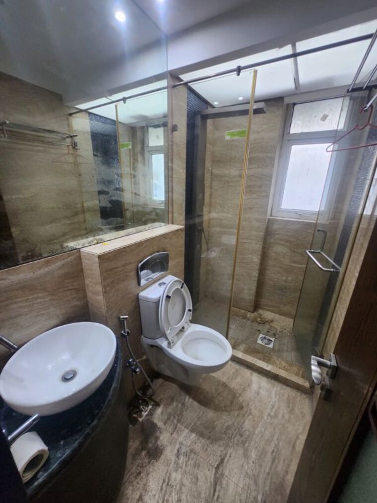 Attached Bathroom, east-street 2 Bedroom 800 Sq.Ft. Apartment In Santacruz East Mumbai 9940102