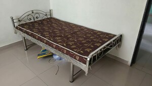 Bedroom in 2 BHK Apartment at Ranip – for Rent